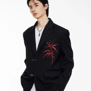 Dibinsai Hongzhu’s Chinoiserie Blazer, a fusion of modern tailoring and traditional embroidery, designed with bamboo motifs for a distinctive national-style statement.