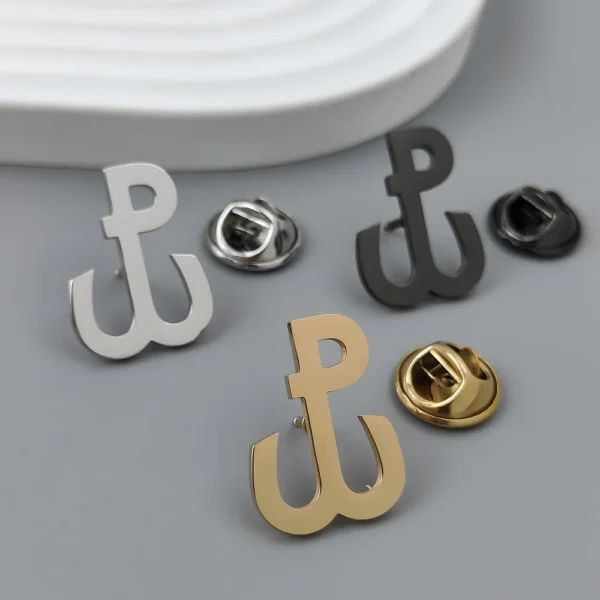 Letter P and W gold-plated badges, women’s anti-exposure buttons, suit lapel pins, men’s collar brooches, couple accessories