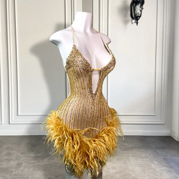 Luxurious Halter Sparkly Beaded Crystals Women Cocktail Birthday Party Gowns Golden Feather Black Girl Short Prom Dresses 2025