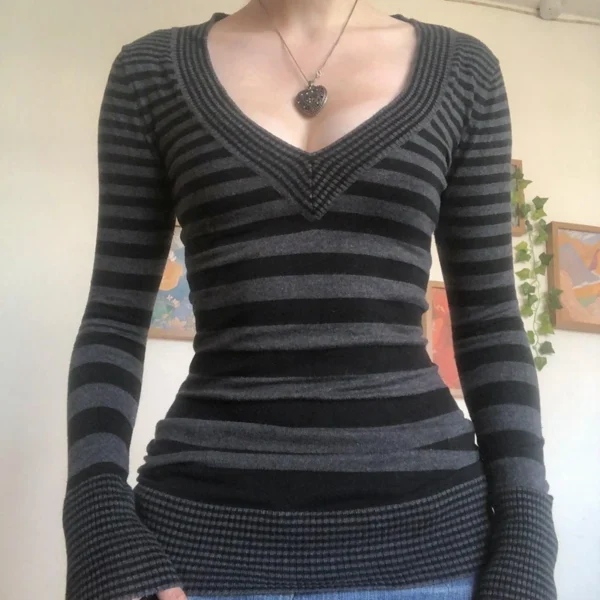 Y2K Grunge Emo 00s Vintage T-Shirt Black Grey Striped V Neck Long Sleeve Jumper Tops Chic Women Autumn Retro Mall Goth Tees